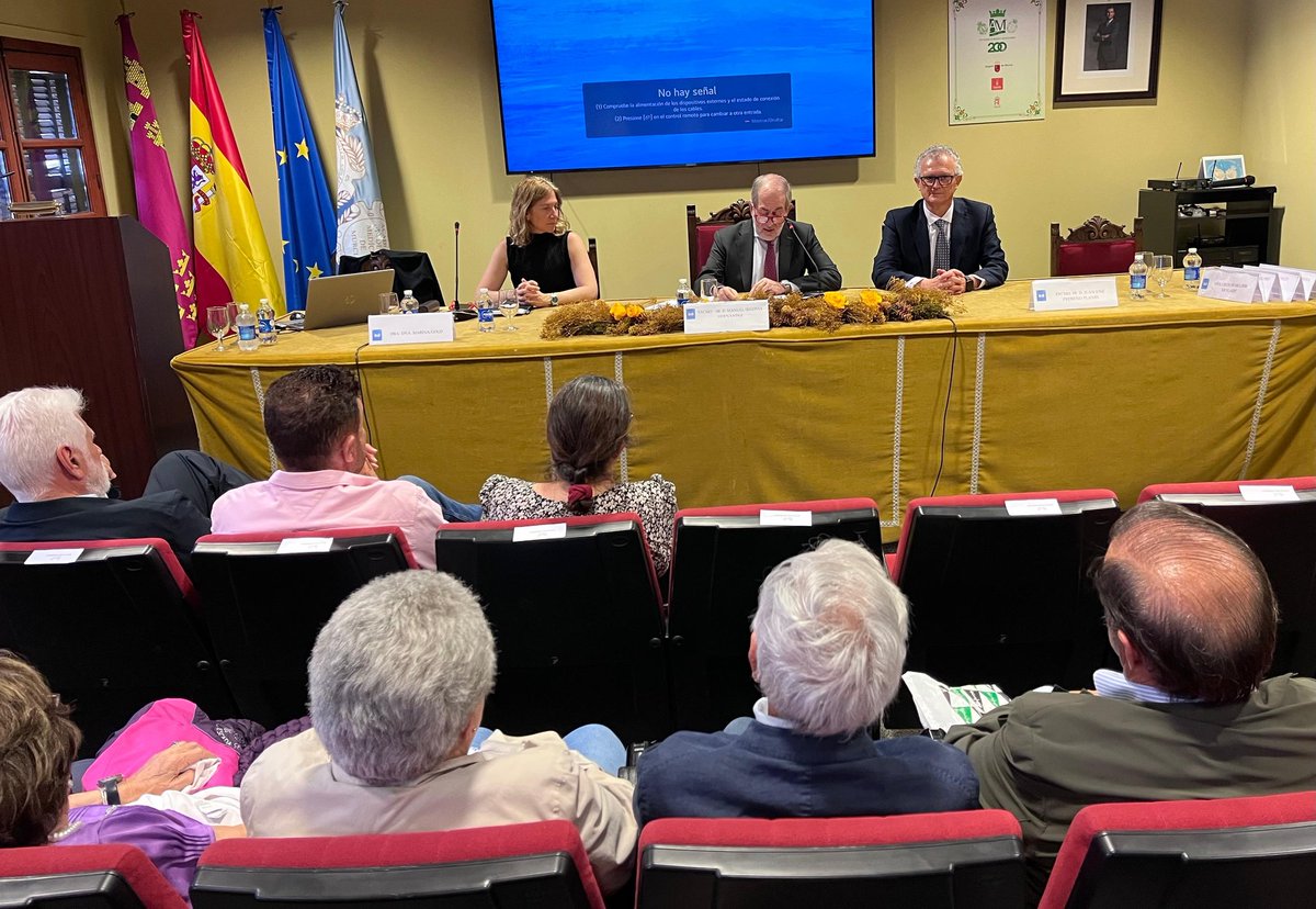 El consejero de Salud participó en la mesa redonda  titulada “El Día Mundial de la Enfermedad de Chagas y los nuevos retos”.

Una enfermedad que, pese a afectar a millones de personas en todo el mundo 🌏, continúa siendo en gran medida invisible.

La  #RegiondeMurcia ha  sido