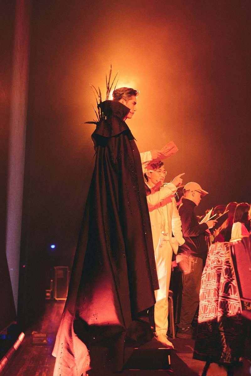 VivoSereno's tweet image. " Tonight’s show Unforgettable. Lights, energy, and a standing ovation that shook the walls. Who’s with me for an encore  #LiveTheater #MagicalMoments"