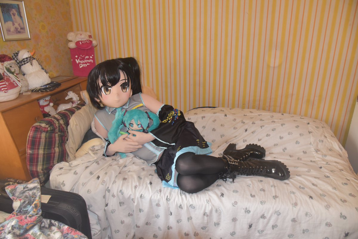 falcon_master00's tweet photo. I can't believe it's been 4 years!  I still miss you, my friend!  I so wish you could have seen this, your daughter dressed as Miku, with a Miku plushie, I know you would have loved it!  Mask by @RTPStudiosUSA and picture by my tame photographer JW!

You will never be forgotten! https://t.co/0Bgamceq1l