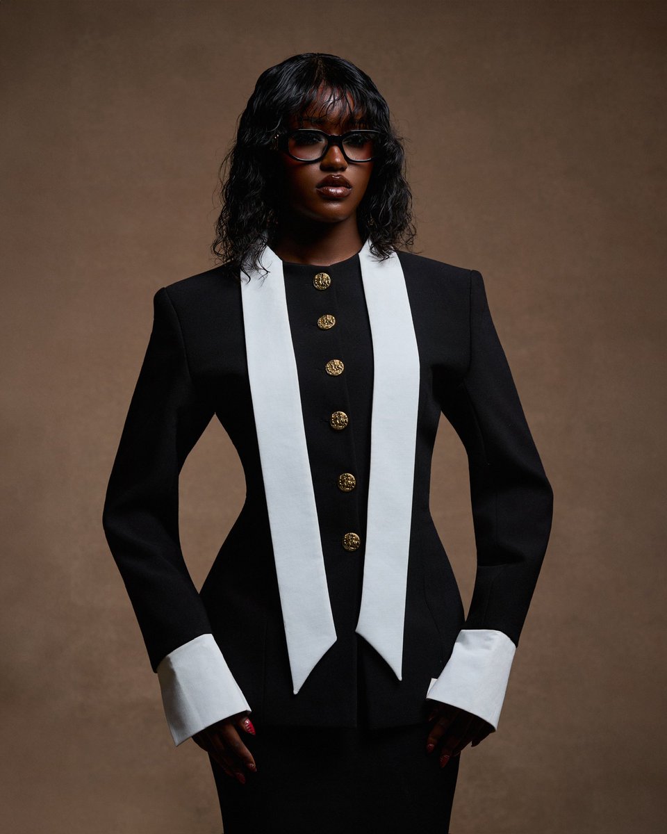ldmclo_ng's tweet photo. LOOK 24

📸 : @peter_stonee 
Stylist: @stylingstarswithswazzi 
Creative Director: @munaellaokolo 
Hairstylist:  @nrluxehair 
Makeup: @thebeautebyheir_ 
Model: @wowcandice https://t.co/faz9m6FeuI