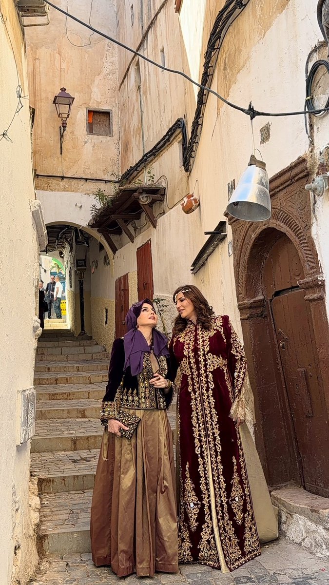GhezzarHana's tweet image. Dans les ruelles authentiques et chargées d’histoire de la #Casbah d’Alger, chaque pas révèle une émotion, chaque regard raconte une histoire.

Rendez-vous vendredi à 21h15 sur Ennahar TV pour un moment unique, empreint de chaleur et de partage.
#algerieauxyeuxdumonde
