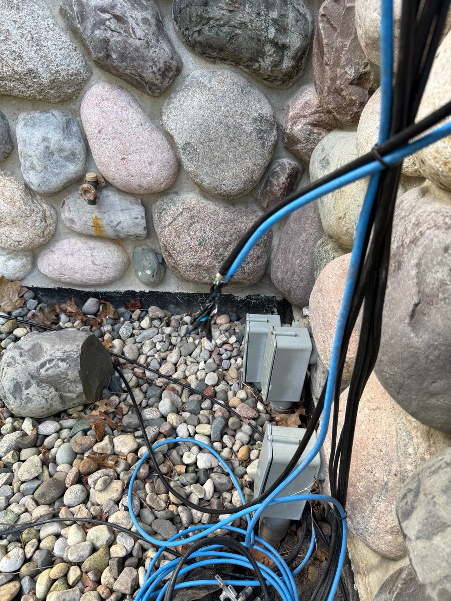 rchase's tweet photo. We couldn't figure out why the new PTP wireless had power but no network... then we found the ethernet cable was spliced by twisting each of the wires together and wrapping with electrical tape 😆 https://t.co/AOBMHdIU6w