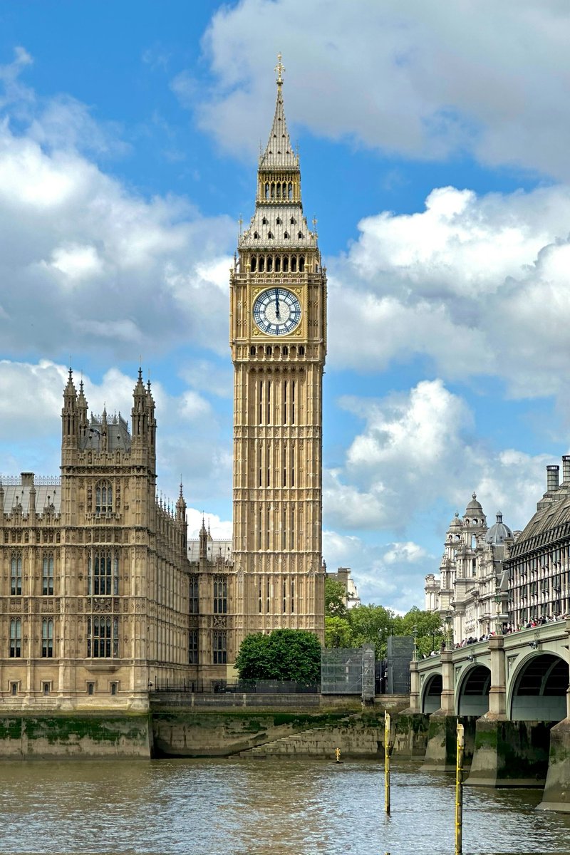NatureVista_4K's tweet image. Big Ben or London Eye — which one is London's true icon? 🕐🎡🇬🇧 Comment below! 👇

📍 London, United Kingdom 🇬🇧
#London #BigBen #LondonEye