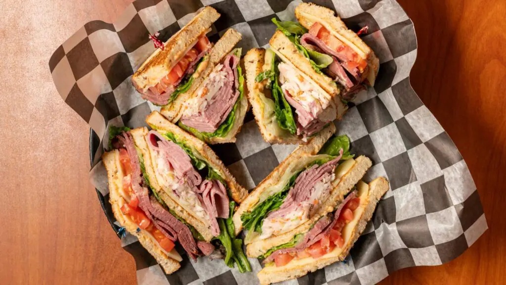 FoodInstitute's tweet image. Jersey Mike’s is gearing up for a major IPO as Blackstone eyes a premium valuation, testing investor appetite for fast-casual growth. Strong expansion meets a more selective market.

Full story- foodinstitute.com/focus/why-the-…

#foodnews #investments #foodservice #foodandbeverage