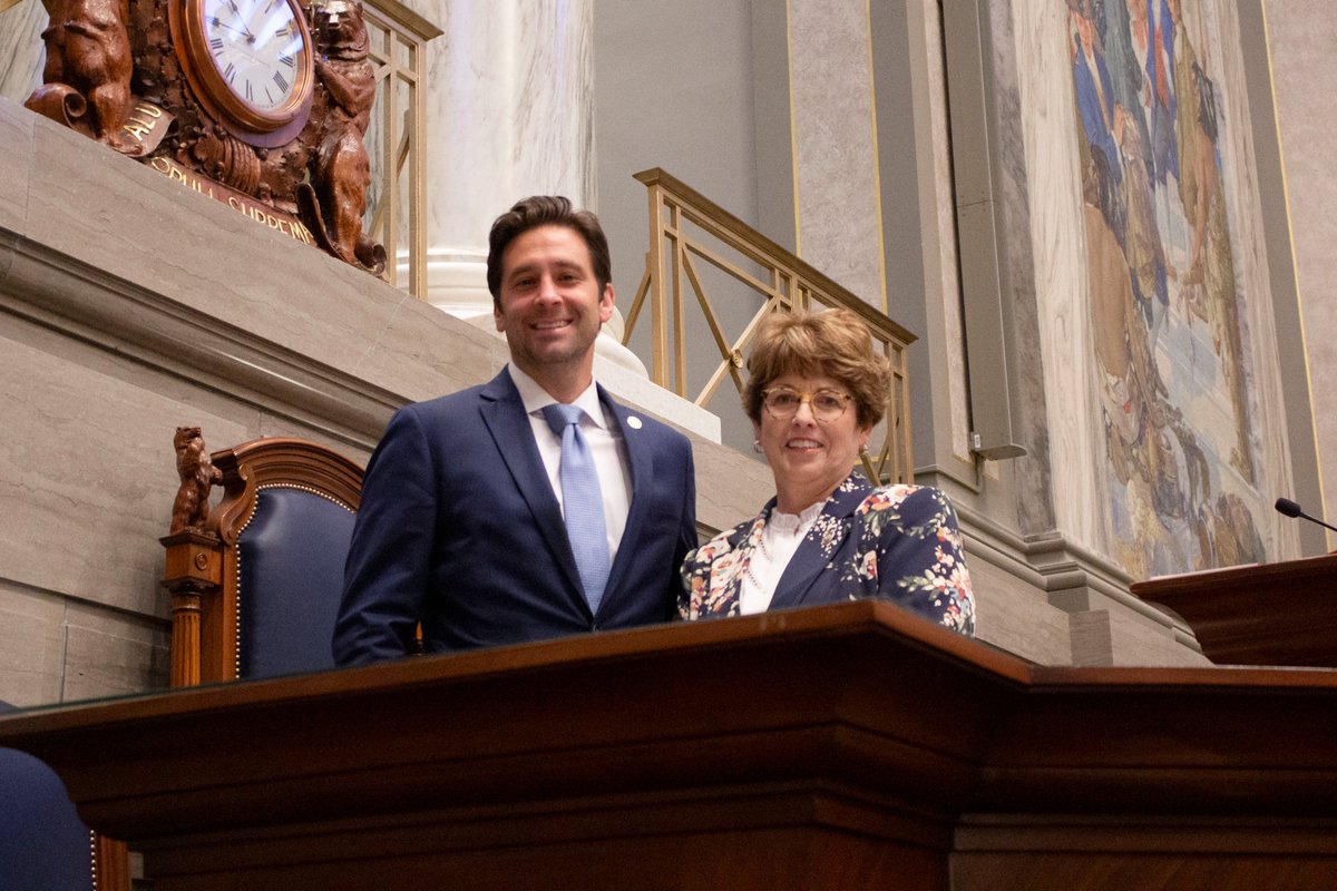 MOSenateGOP's tweet image. This morning, President Pro Tem Cindy O'Laughlin signed nine pieces of legislation that have been passed by both the Missouri Senate and House of Representatives. All nine bills will be sent to Governor Kehoe where they will be officially signed into law. #moleg

The bills
