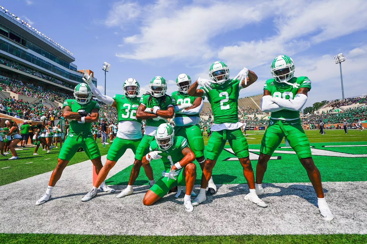 BraylonCaston2's tweet image. Blessed to receive a offer from the University of North Texas #AGTG🙏🏽 @CoachMcClain_ @TheCoachNWard @drobalwayzopen @Coach_D_Wynn @coachwvde @JDMitchell09 @TheHillTTHLFB @CoachEO2