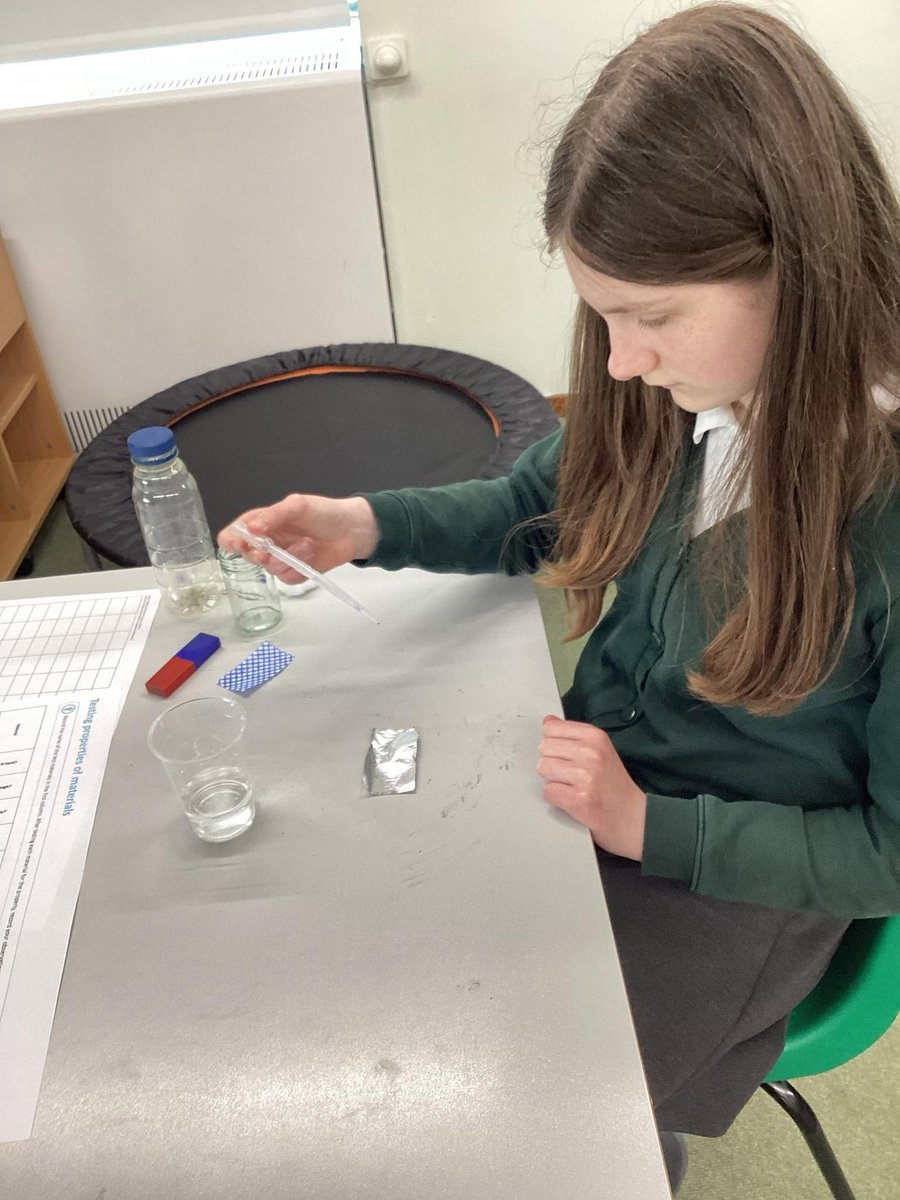 ForestersPS's tweet image. Today in Maple class we started our new @cornerstonesedu project ‘Properties and changes of Material’ We had a range of materials to investigate. We identified and recorded their properties. #KS2 #Buddingscientists