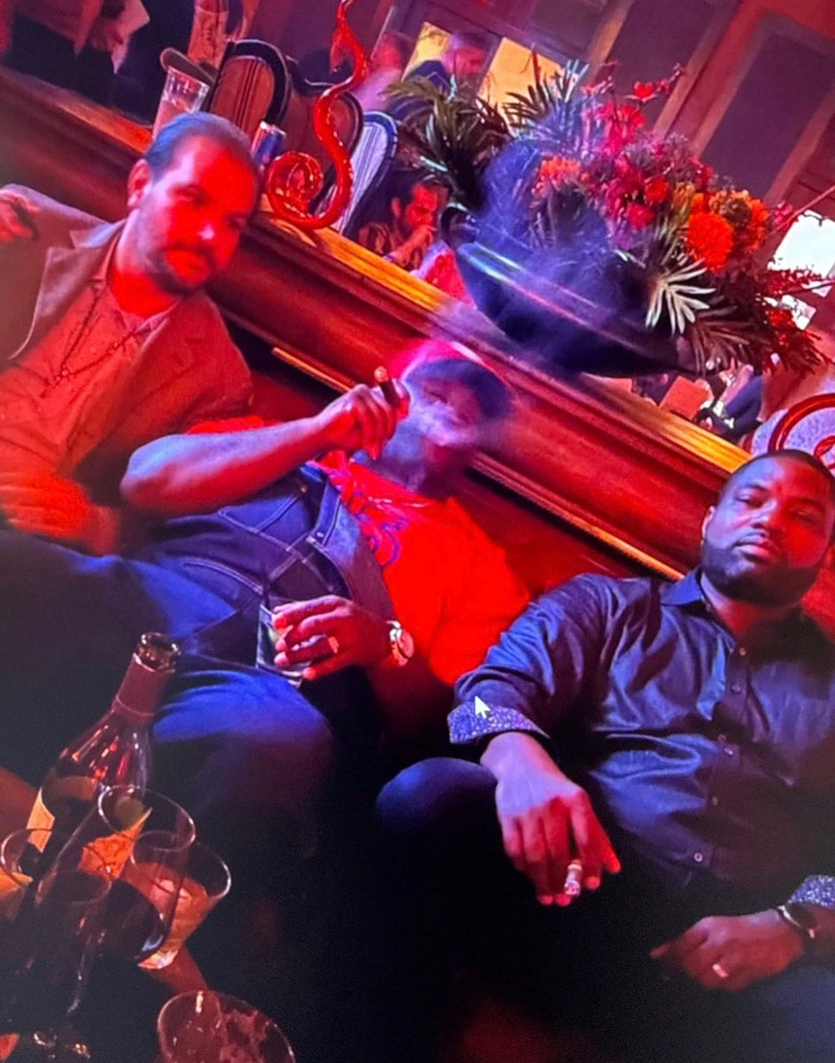 miabenetti's tweet image. Knock....Knock.... FLORIDIANS 
GUESS WHO'S IN THIS PHOTO ?????
Vlastimil “Pat” Jira 
Larry Wilcoxson 
Bank Fraud Byron Donalds
DONALDS CAN NEVER BE ALLOWED TO BE THE GOVERNOR OF FLORIDA