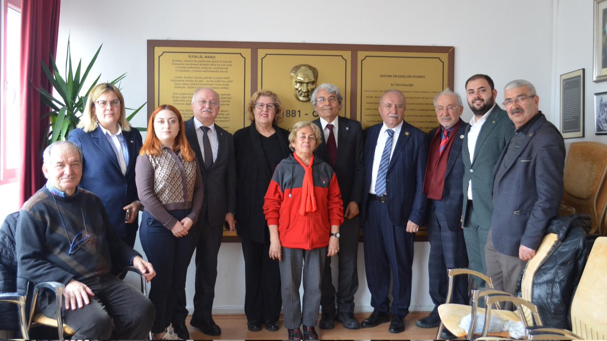 add_genelmerkez's tweet photo. Atatürkçü Düşünce Derneği Çankaya Şubemizin düzenlediği törenle 23 Nisan Ulusal Egemenlik ve Çocuk Bayramı’mızı Genel Başkan Vekilimiz B. Safa Yenice başkanlığında, GYK Üyelerimiz ile Çankaya Şube Başkanımız ve üyeleri, demokratik kitle örgütleri ve siyasi parti temsilcilerinin katılımıyla Sıhhiye Zafer Anıtı’nda Büyük Atatürk ve aziz şehitlerimize saygılarımızı ve minnet duygularımızı sunarak kutladık. #23Nisan
