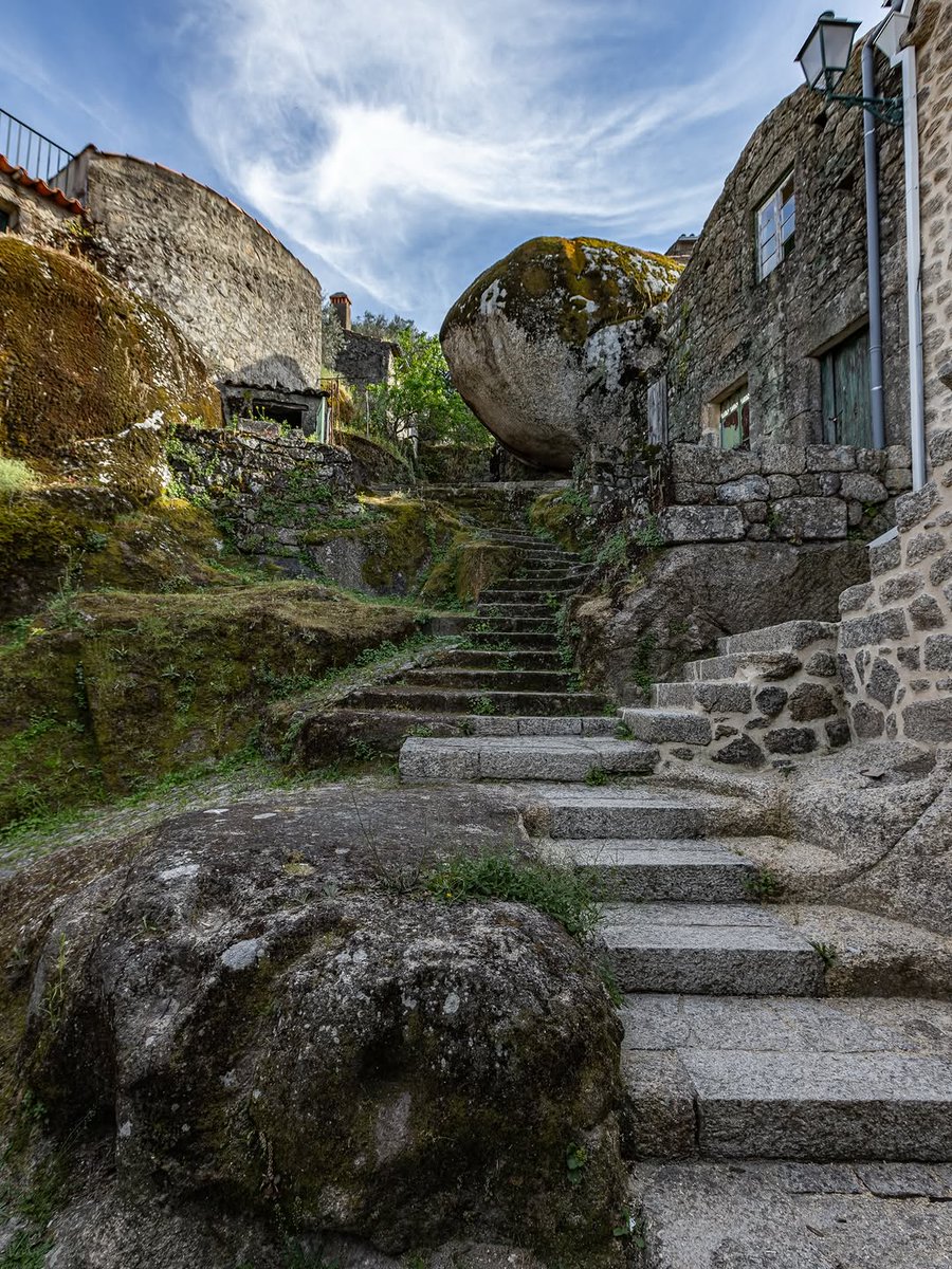 AHistoricasPT's tweet image. Impossível esquecer Monsanto… Verdade? 🥰

Entre pedras gigantes e casas que desafiam a gravidade, há uma magia que fica para sempre. ✨

📸 @heldersantos.fotografia

#Monsanto #AldeiasHistoricas #Portugal