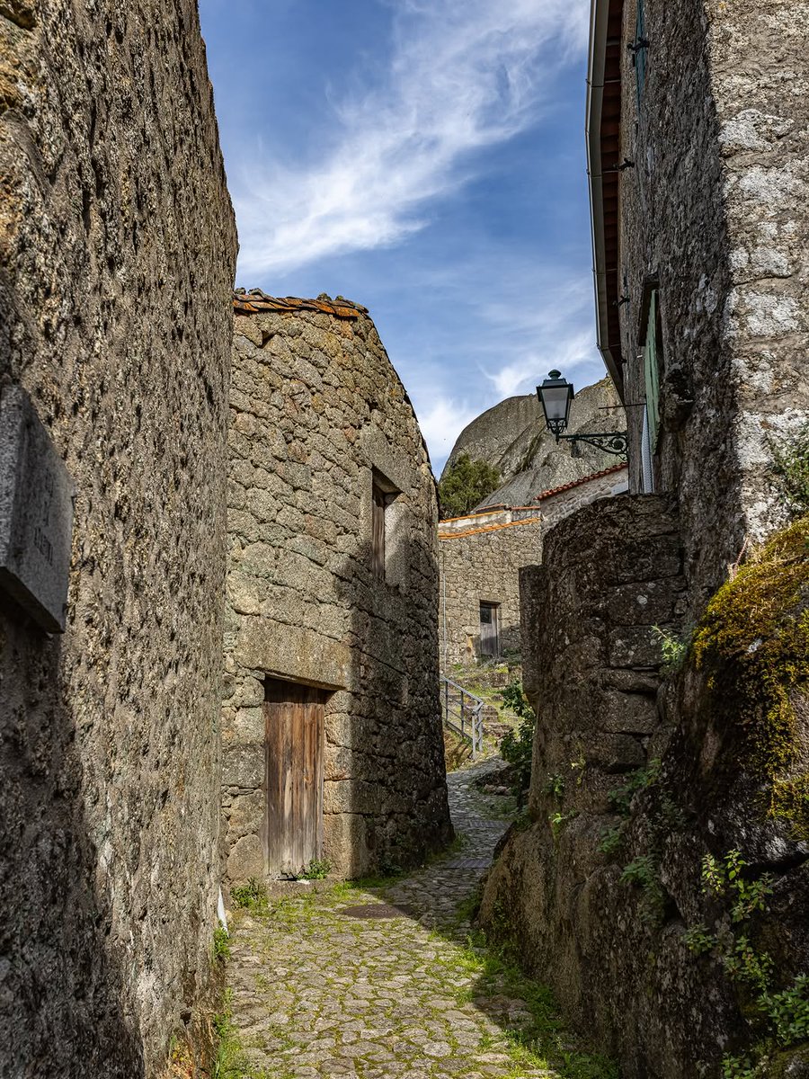 AHistoricasPT's tweet image. Impossível esquecer Monsanto… Verdade? 🥰

Entre pedras gigantes e casas que desafiam a gravidade, há uma magia que fica para sempre. ✨

📸 @heldersantos.fotografia

#Monsanto #AldeiasHistoricas #Portugal