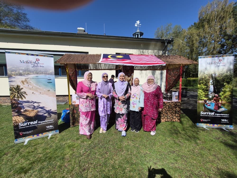 MYEmbBerlin's tweet photo. On 21 April 2026, the Embassy of Malaysia in Berlin participated in the International Day programme at Berlin British School, with the valued support of PERWAKILAN Berlin. https://t.co/IYNHedILlt
