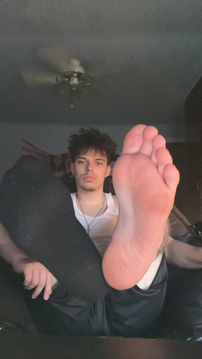 AlphaThizzy's tweet photo. Look at you drooling at my perfection‼️

#FinDom #Cashmaster #cashgod #cashalpha #dom #sniff #serve #send #cashmaster #serveyourhsalpha #feet #malefeet #footfetish #cashmaster #findom #footworship #cashslave #finsub #domination  #tramplin https://t.co/AqBOjO3ZGi