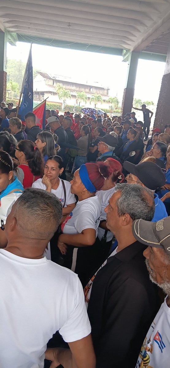 ElioRodrig61883's tweet photo. Participa UEB Nicaro en concentración por el primero de Mayo en Consejo Popular Nicaro #LaPatriaSeDefiende #HonorHolguinero @conam1967 @ecoi9 https://t.co/YQYLETwR7m