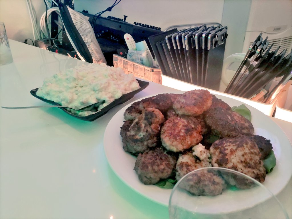 AGAIN (to i) tweet media