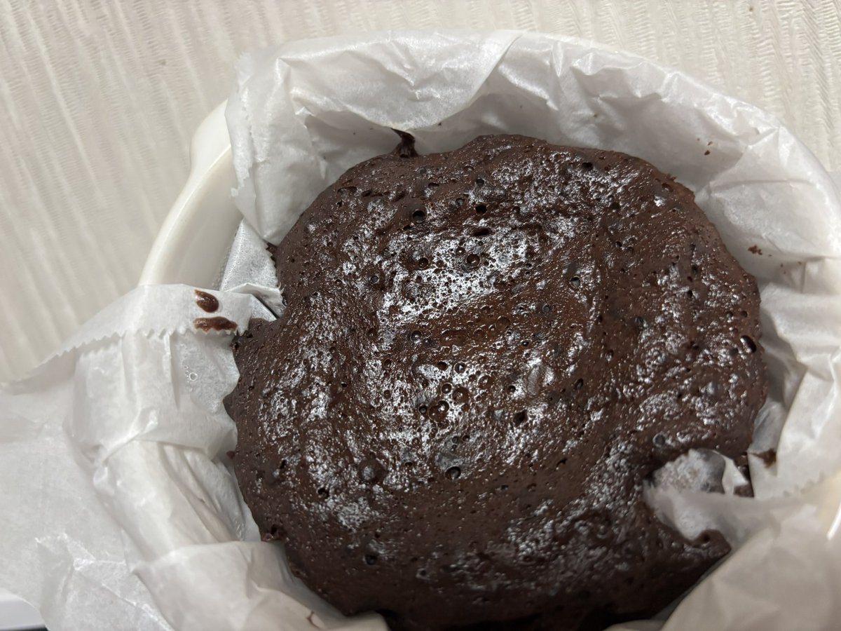 themanamidayo's tweet photo. どうしてもスイーツ食べたすぎるので
おからパウダーとヨーグルトで
ガトーショコラ！
糖質���脂質制限してるので
バターや牛乳、オイルも不使用◎

一晩冷やして明日の楽しみにします🫶

一週間同じものばかり食べてて飽きてきたのでここからは減量中良く食べてたレシピを総動員していきます。 https://t.co/su679fxvr0