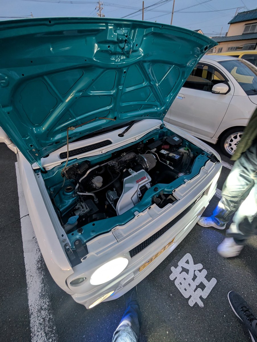 Yamatin_fugu's tweet photo. 【買っちゃった】
ラパンSS 5MT納車されました✌️😁✌️
通勤快速号です！クソ楽しい！！！

ちなみに22万キロなんだけどなぜかボンネットの中が水色に塗られてます。見た感じライズの純正色...？ぽいけど前オーナーさんとか知ってる方いないかな🤔 https://t.co/pFXD3i8iRi