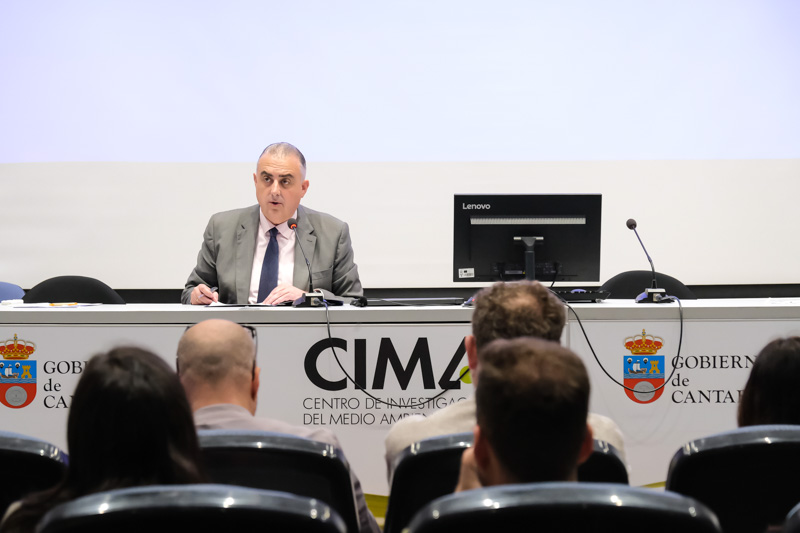 cantabriaes's tweet image. ✅ @media_roberto garantiza el apoyo del Gobierno a los ayuntamientos para adaptar sus ordenanzas a la Ley de Residuos

👉 El consejero clausura en el #CIMA una jornada informativa sobre esta norma
ℹ️ bit.ly/4mM4RUB