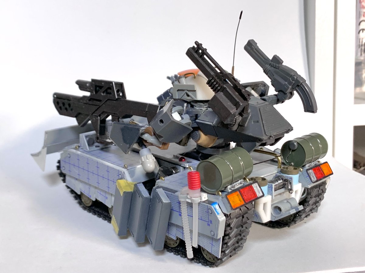 shin_damegi's tweet photo. （1/3）
他のことやり始めたのでジャンクロボくん砲戦フレーム公開

軍用機や重機のジャンクから組み上げられた砲戦フレームは積載量と安定性、耐久性に特化している。
反面、通常フレームよりも重量や燃費、精密動作性等で劣るため、全身揃えての状態はここぞという場面でのみ運用される切り札的存在 https://t.co/x8mtYRigrc