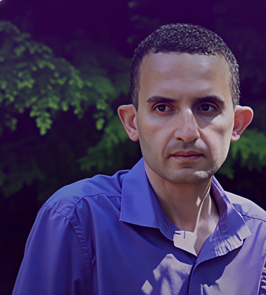 ۸۰ روز از قتل #مسعود_مسجودی گذشت و فقط ۴ روز مونده تا دادگاه.

۸۰ روزه سوالهای تکراری توی مغزمون می‌چرخه: دقیقا چه اتفاقی افتاد؟ چطور یه انسان بی‌گناه تو یه کشور آزاد به این راحتی کشته شد؟ چه کسانی تو این قتل نقش داشتن؟ چه کسانی در جریان بودن و کاری نکردن؟ چه تصمیم‌هایی گرفته شد