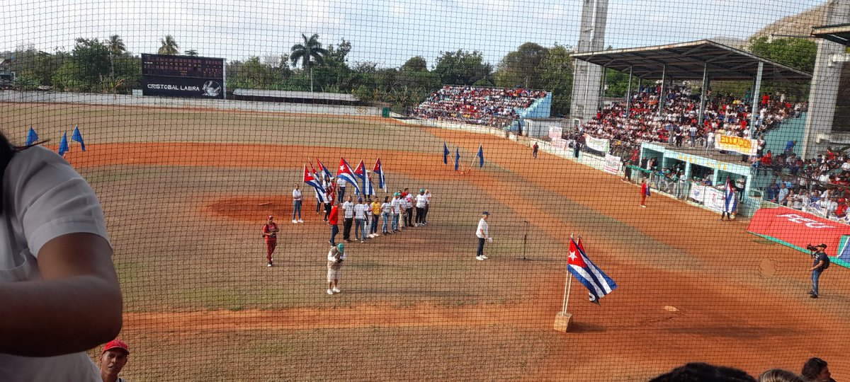 Contraloriaij's tweet image. Viva el Primero de Mayo. Calentando el brazo para con entusiasmo desfilar por la Revolución y el Socialismo. #PrimeroMayo #Sentir