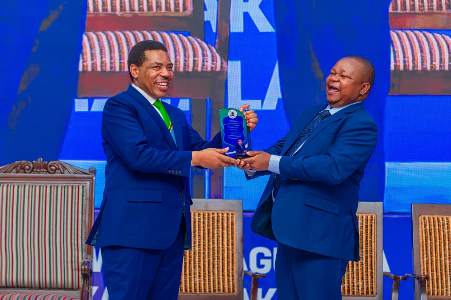 Arden_Kitomari's tweet image. NMB enabled over Sh9.8 Trillion in government collections via digital platforms since 2018, boosting efficiency and transparency.

🔗Kitomari Banking &amp;amp; Finance Blog [ardenkitomaritz.blogspot.com/2026/04/how-nm…] 

#NMBBank #FinTech #Tanzania #DigitalTransformation #KitomariBankingFinanceBlog