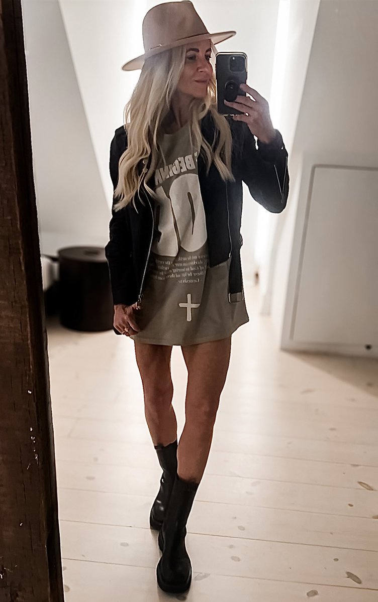 Krisztina Maria tweet media