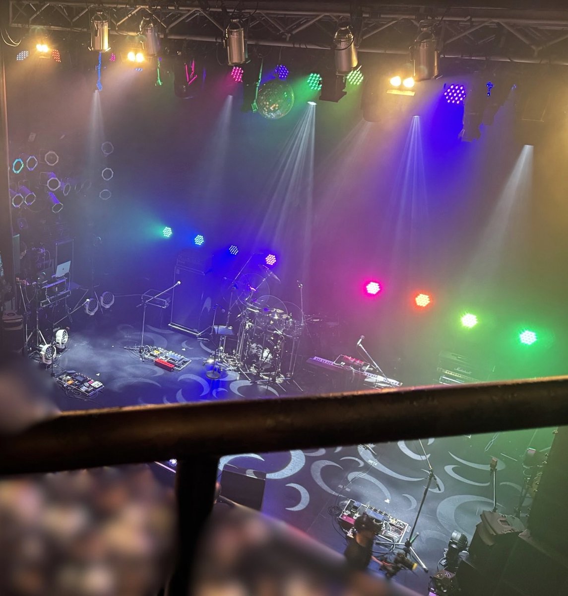 KOKO__virtual's tweet photo. AliAさんのライブにご招待頂き、観させて頂きました✧*｡

バンドから音楽が大好きー！って魂の乗った音と、あやめちゃんの歌声がバチバチ響いてフロアとの一体感が最高でした♪♪

#AliA #僕から僕らへ https://t.co/PPKPJT5sHl