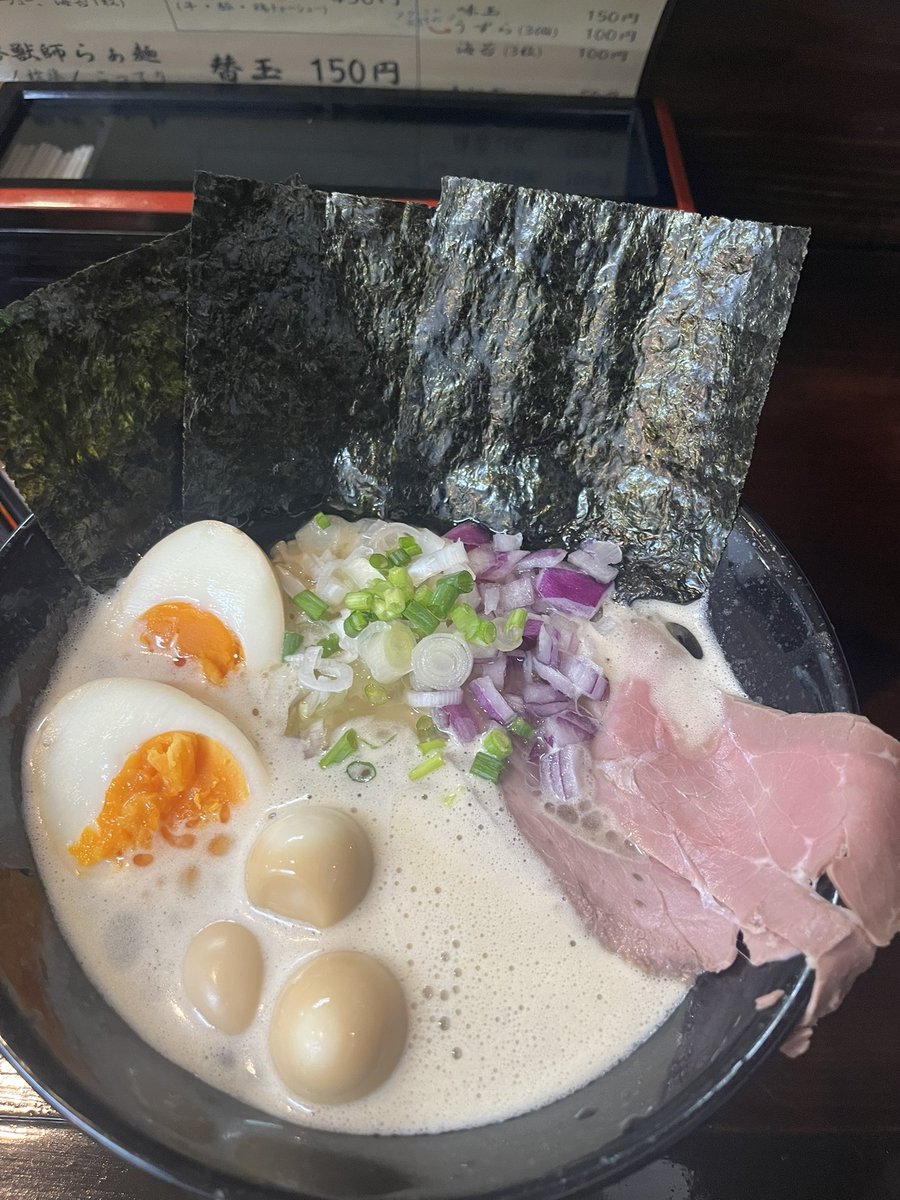 2代目麺魔神と初参獣師。
夜にこの手のラーメンを食えるのは幸せ。
1口目のパンチもあり好きな感じ。
今後が楽しみです！
#参獣師