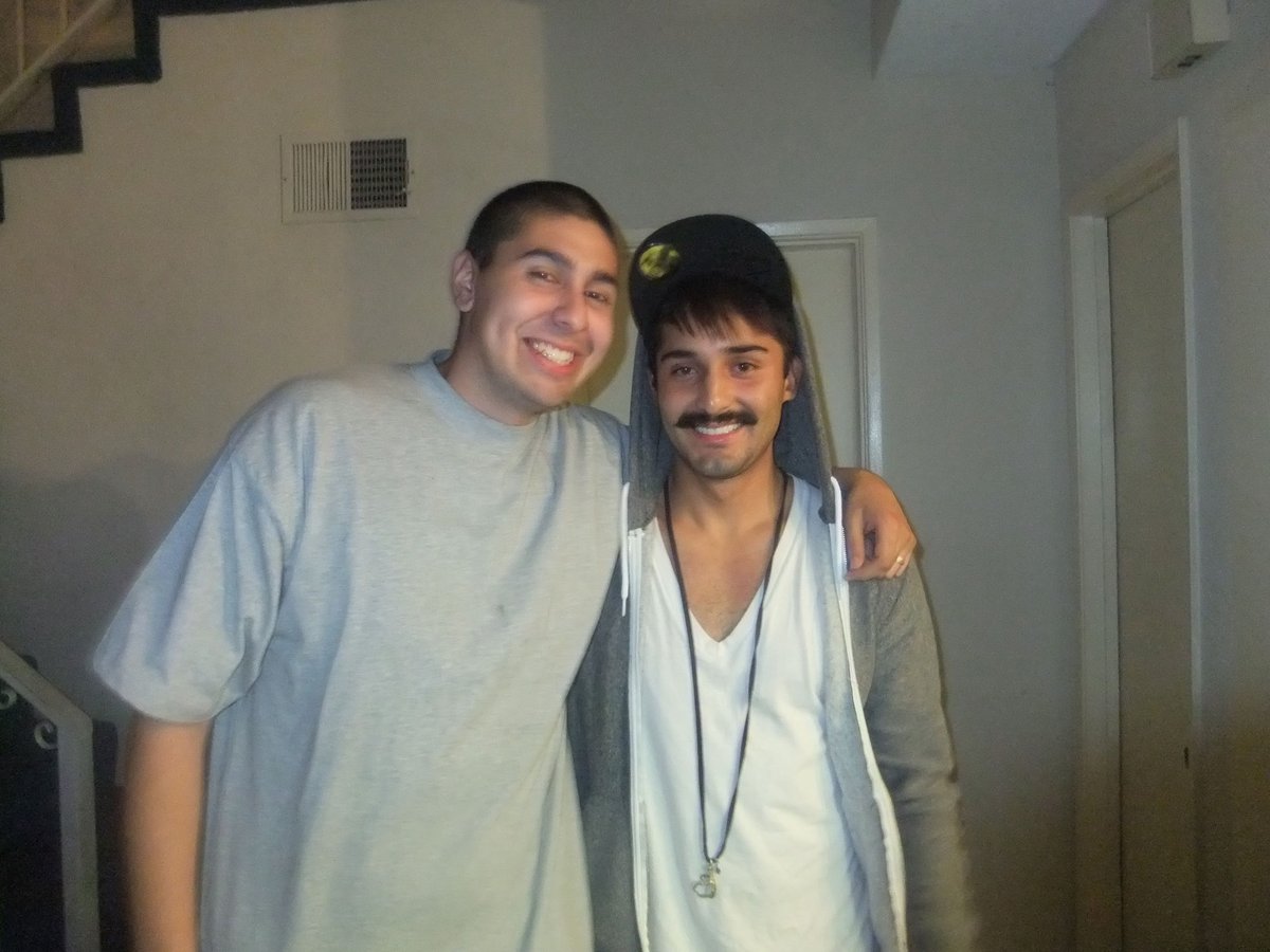 luxtek_'s tweet image. photo with the homie bird when I was a DJ in LA who hosted a music blog and threw warehouse party’s to now lol #iseawaves #americanapparel #myspace #10deep #blogera