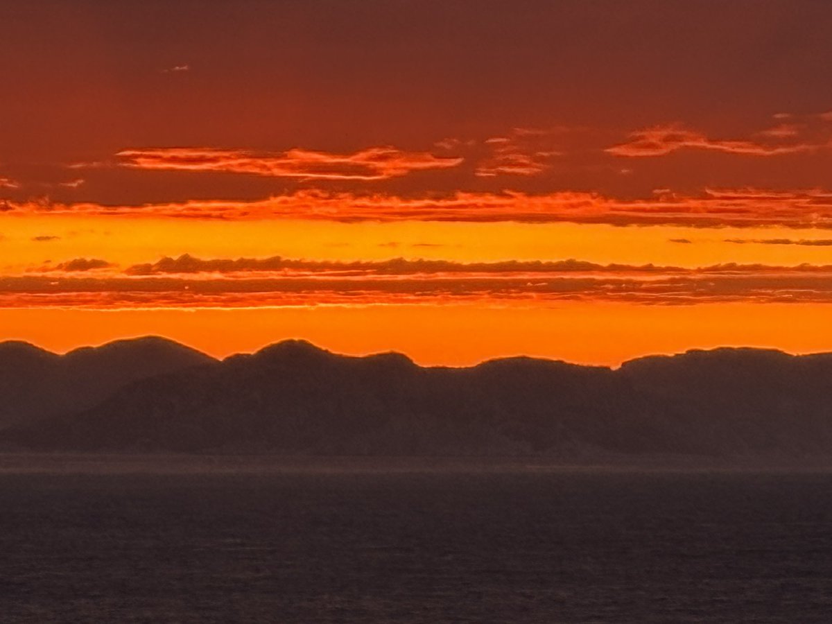 MsgrMike's tweet photo. Sunrise as our cruise ship sailed into Marseille this morning. https://t.co/FpwvrLwUU1