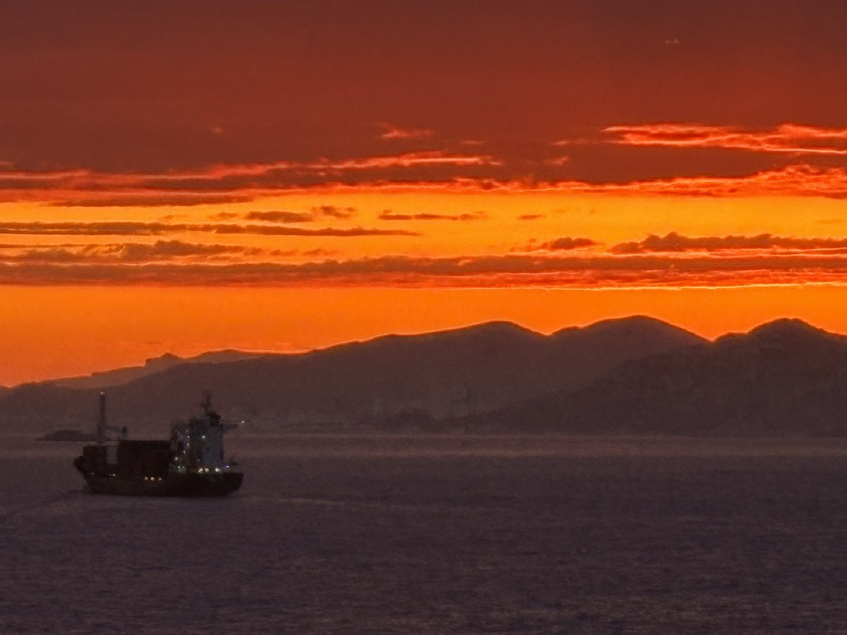 MsgrMike's tweet photo. Sunrise as our cruise ship sailed into Marseille this morning. https://t.co/FpwvrLwUU1