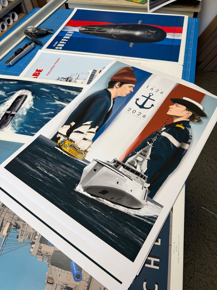 800Tonnes's tweet image. Très heureux de voir que cette affiche - parmi d'autres - sera proposée à la boutique du Musée National de la Marine de Paris. 
#Marinenationale #400ans
