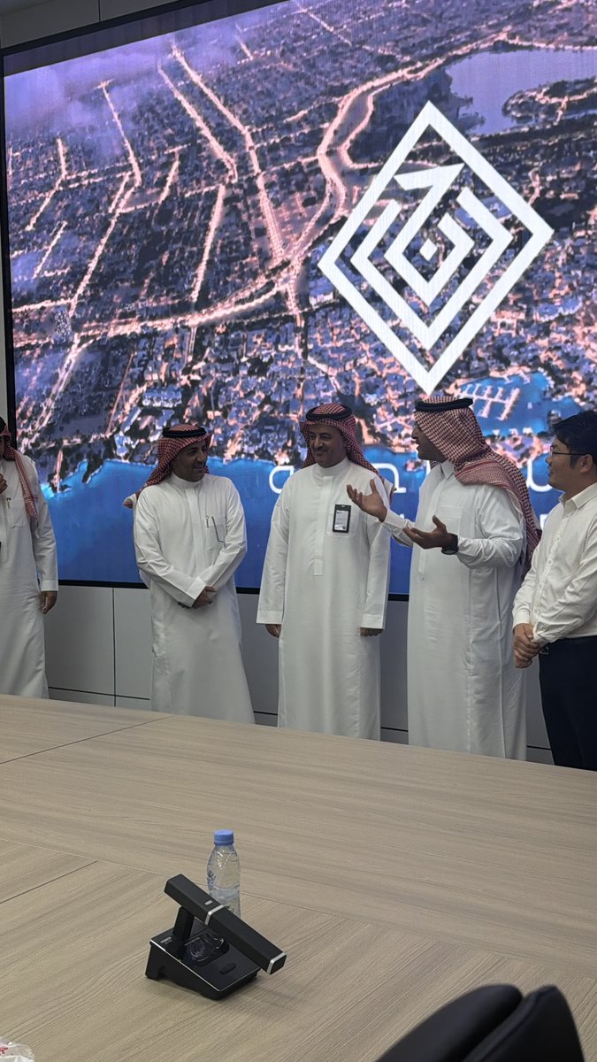 S3__KSA's tweet photo. نتشرّف بحصولنا على شهادة تقدير من @JeddahCentral تقديرًا لمساهمتنا في إنجاز مشروع السور الجنوبي بكفاءة وجودة عالية. https://t.co/etWWSSKczp