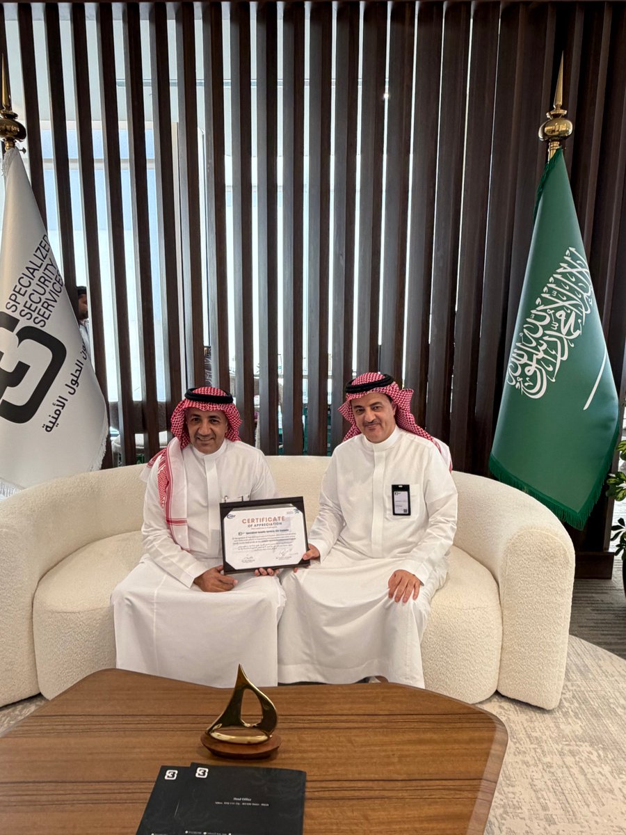 S3__KSA's tweet photo. نتشرّف بحصولنا على شهادة تقدير من @JeddahCentral تقديرًا لمساهمتنا في إنجاز مشروع السور الجنوبي بكفاءة وجودة عالية. https://t.co/etWWSSKczp