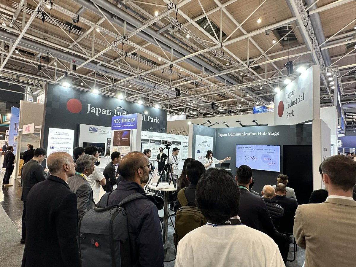 MichitakaTsuda's tweet photo. #HannoverMesse 4日目です
独IDSA、独GAIA-X、米CESMIIのCXO級それぞれから #OpenDataspaces のブースに訪問があり、今後のグローバルでの相互運用性や技術的な協力関係などについてオンサイトディスカッション
#HM26 https://t.co/5qaKf5CvEC