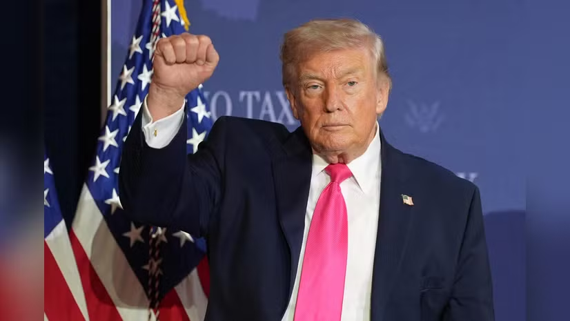 bsindia's tweet image. Trump reposted a four-page letter on his Truth Social platform, attributed to American radio host Michael Savage, which referred to India, China, and other countries as "hell-holes".

mybs.in/2g5TAIV

#DonaldTrump #IndiaUS #India #China | @akshita_singh_