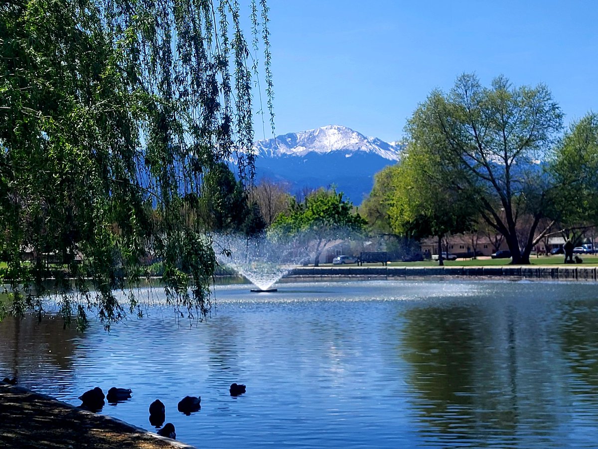 TamiK_Colorado's tweet image. Beautiful day to you all from Colorful Colorado with love ❤️    #beautiful #sky over #PikesPeak #Colorado #NaturePhotography 💙🌲🗻