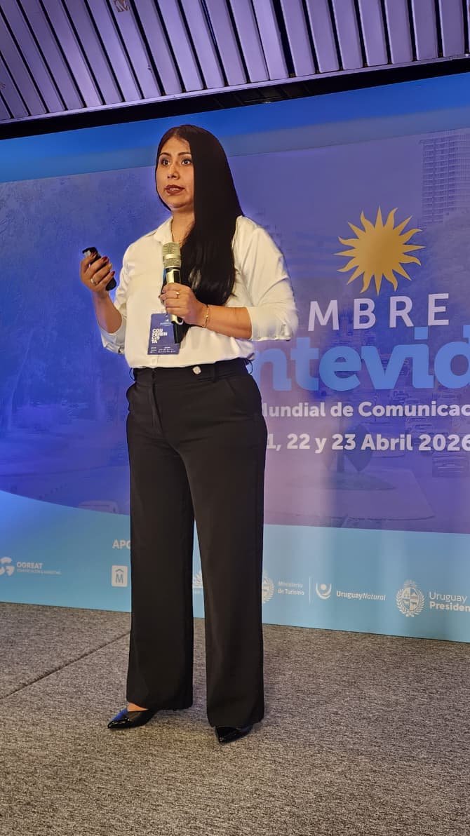 PolitologosD's tweet photo. 📍 En estos momentos, en el Salón Rojo:

@Evalenciay 🇵🇪 presenta “Arquitectura Digital de Campaña” en la #CumbreMontevideo 🇺🇾

@CumbreCP @CumbreOnline https://t.co/dWJKTtxIdt