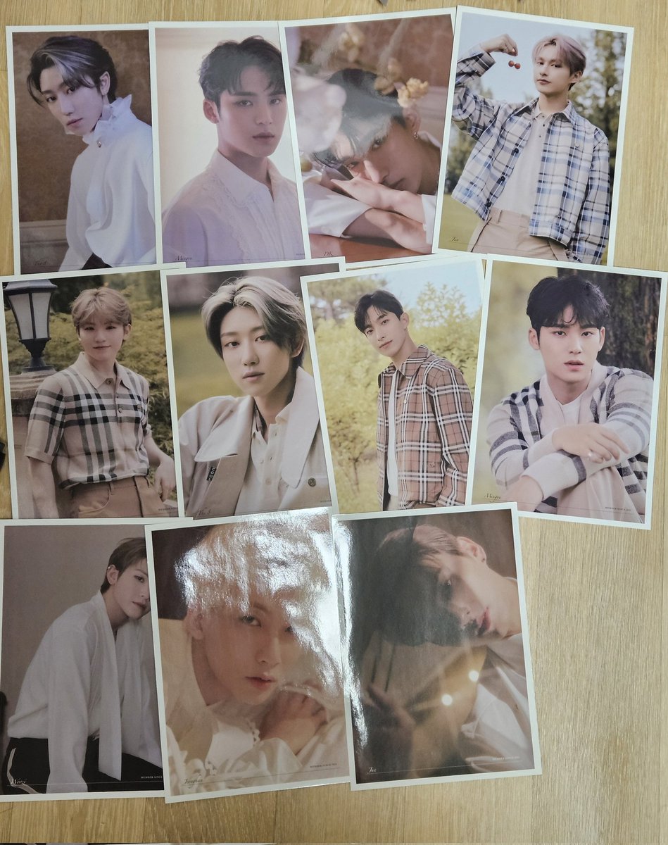 won17trade's tweet photo. 세븐틴 소셜클럽 양도
포토북 2종 + 리프팅 포스터 (2번째 이미지만 있음)+명함 + 비하인드 cd +뱃지 + 박스 구성. >>1.5<<
박스는 처음 올때부터 하자 심했어요. 그냥 없다고 생각하시면 됩니다.

반택❌️편택만가능
무게때문에 배송비 0.5받음 https://t.co/O9CRQedBw1