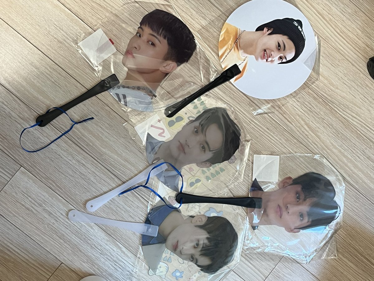cuzwejump's tweet photo. 엔시티 마크 NCT MARK 굿즈 부채 양도
일괄 양도만 가능
운미포 5000원

MD fan sell sale for bulk all 5000KRW

MARK 솔로 NCT 127 DREAM 엔시티 드림 트레카 럭드 walk 포토카드 포카 굿즈 md 엠디 판매 pc poca photocard wts want to sell lfb

아래 오카로 연락주세요!
Reach me via kakao https://t.co/6S9o5X4il4