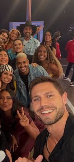 Ele focou tanto num determinado lugar q quase corta Samira ... E ficou um espaço vazio na foto sem ninguem q podia ter enquadrado melhor kkkkk #bbb26 #jojo