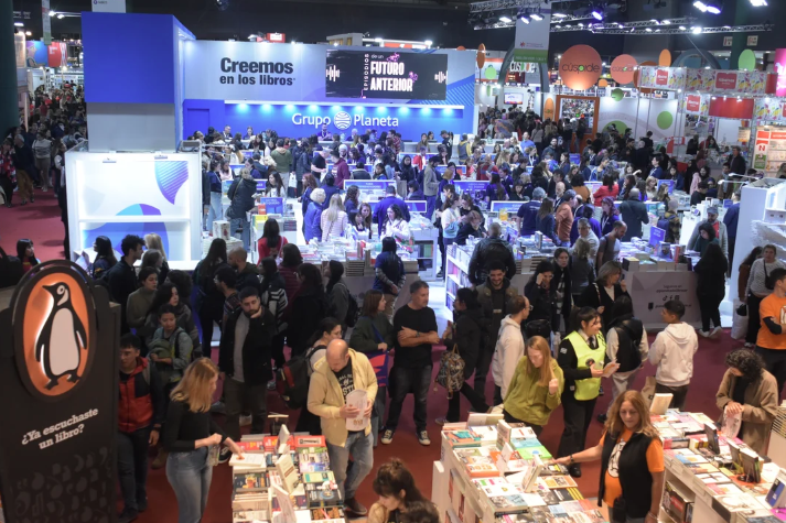 hoy_paraguay's tweet image. 🇦🇷 📚👩‍👩‍👦‍👦La #Feria Internacional del #Libro de #BuenosAires (#FIL ) celebra este año su 50° edición y abre sus puertas al público el 23 de abril para festejar durante casi tres semanas el medio siglo del evento cultural más convocante de #AméricaLatina. #argentina