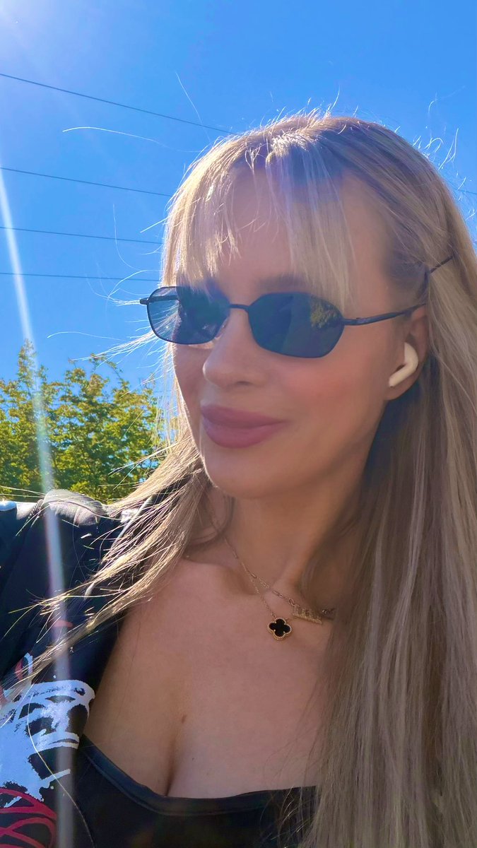 ItsLanaGoddess's tweet image. Esperad chicos, voy en camino para disfrutar del sol espanol y una buena sangria! Besos💋
#spain #holiday #blond