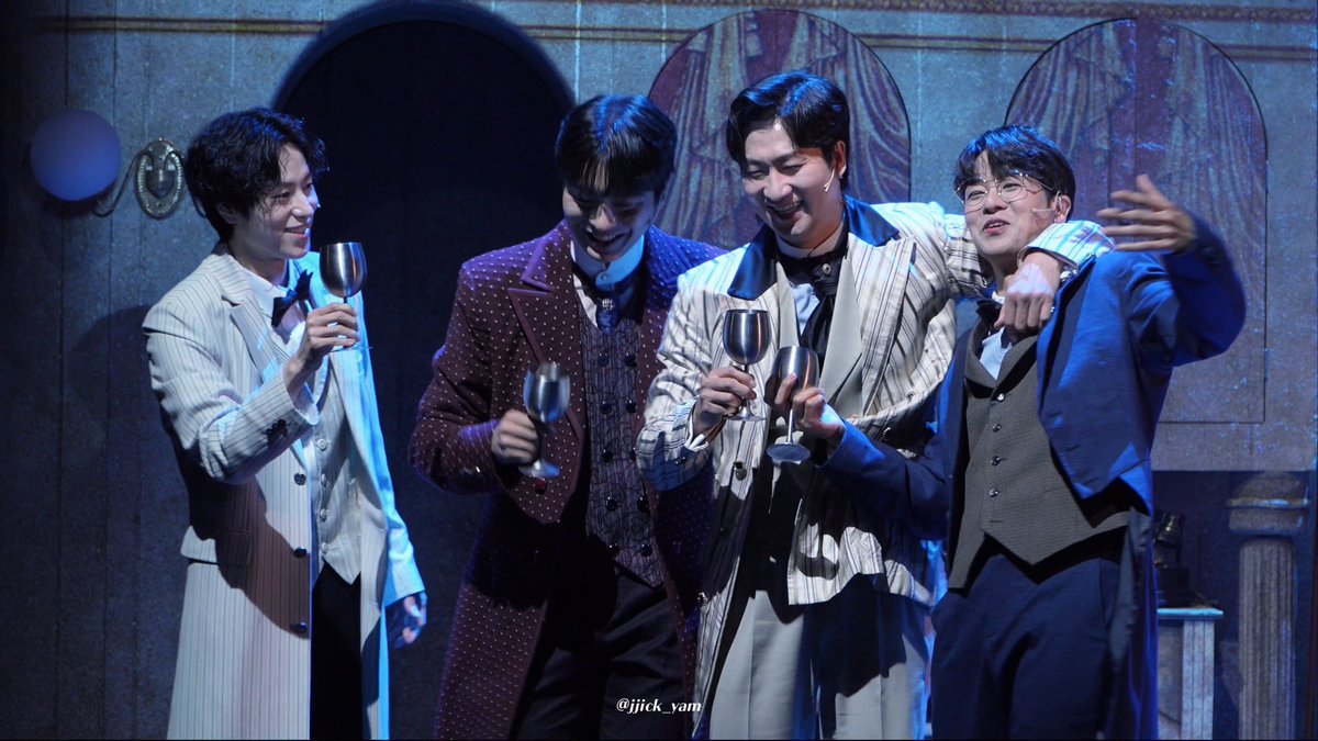 썸넬로 쓰려고 캡쳐했는데 다들 행복한 이 분위기가 너무 귀여워서🥰