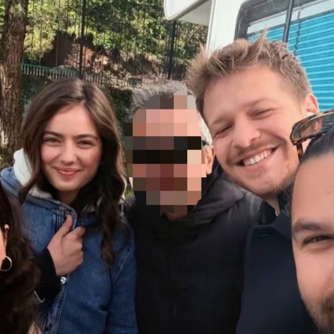 Orel fotosu alamadık diye duruma el atmış kuzularım

#OrEl #burakyörük #AvaYaman #Eleni #OruçFurtuna #TaşacakBuDeniz #AvBur