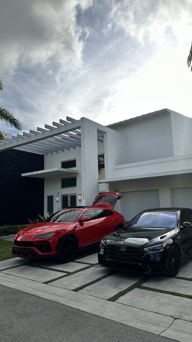 orte_ga69's tweet image. Work until your "toys" look like this. 🏎️💨 Success isn't just about what you accomplish; it's about what you inspire. Keep grinding, your time is coming. ⏳✨
#Motivation #SuccessMindset #LamborghiniUrus #MercedesSClass #LuxuryLiving #OasisParkSquare