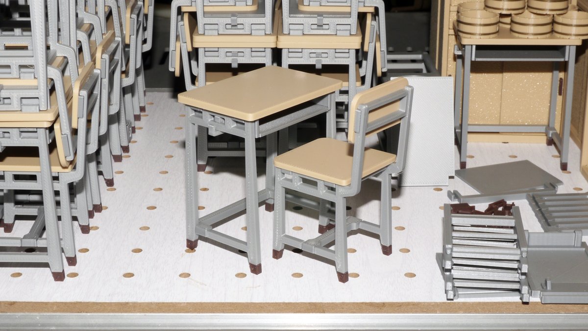 mugenrenpou's tweet image. 3Dプリンター ANYCUBIC Kobra 3 V2 Comboで、ミニ・学校机＆椅子（1/10スケール）を形成したです。同機で、一定量生産しました。現状は、Kobra 3 V2 ComboとKobra 3 Comboで、ミニ・配膳台（1/10）とミニ・食器棚（1/12）とミニ・キッチンユニット（1/12）の生産を進めています。

#Anycubic #Kobra3