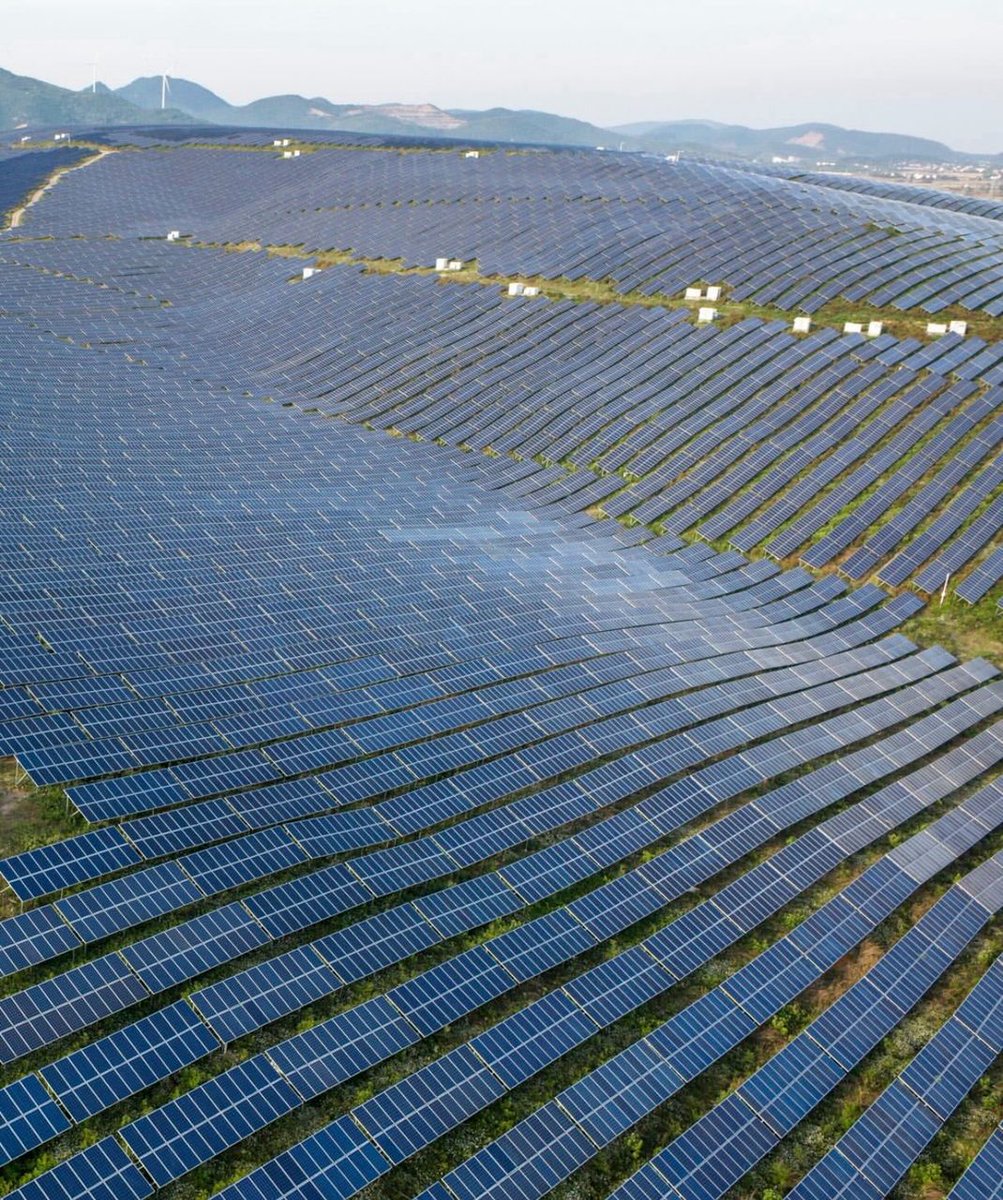 Chrisproenergy's tweet image. Solar panels blanket a small mountain in Anhui, China.

A part of the country push to be the world's leading force in renewable energy.

#solarpanels #renewableenergy #solarenergy #solar

©️2026 by Chris pro energy company 🇨🇦