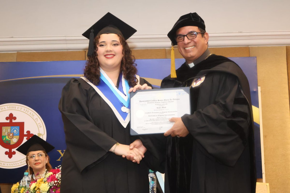 gobdeherrera's tweet photo. 📌 El Gobernador Elías Corro Cano participó en el acto de graduación de la XXII Promoción 2025 de la Universidad Católica Santa María La Antigua, Sede Chitré.  

🎓 Un momento que refleja el compromiso con la educación superior y el futuro de nuestra juventud. https://t.co/WFxnnZoCZC